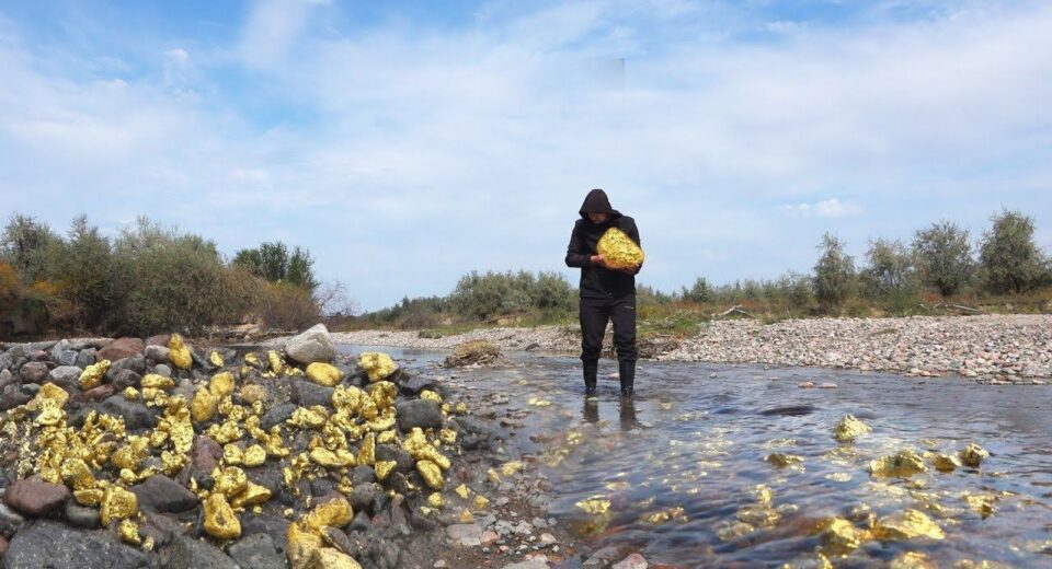 DIY Gold Panning Techniques in American Rivers